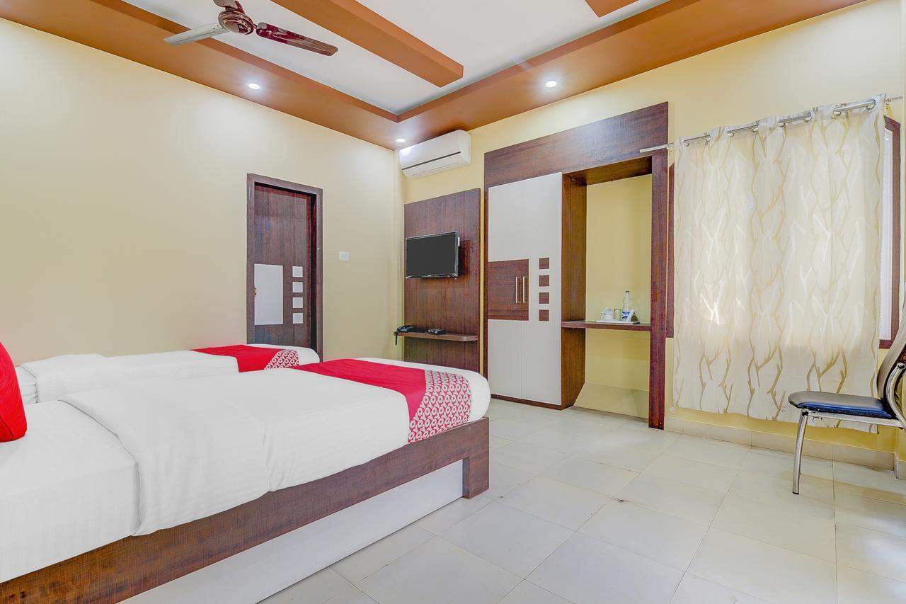 Oyo 13521 Sudhriti Hotel 西里古里 外观 照片