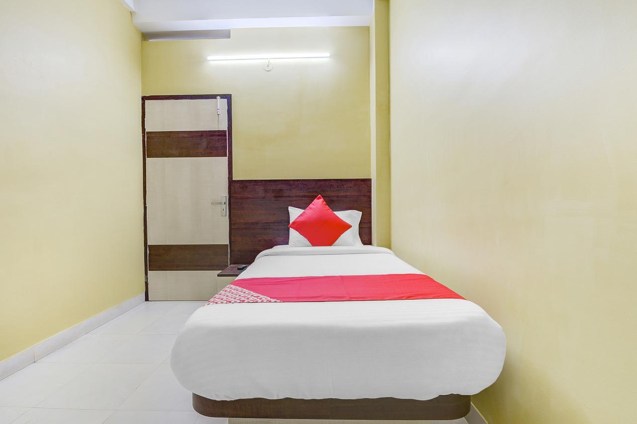 Oyo 13521 Sudhriti Hotel 西里古里 外观 照片