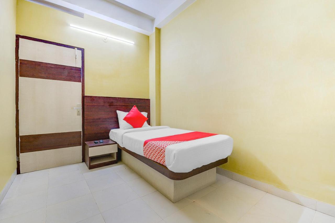 Oyo 13521 Sudhriti Hotel 西里古里 外观 照片