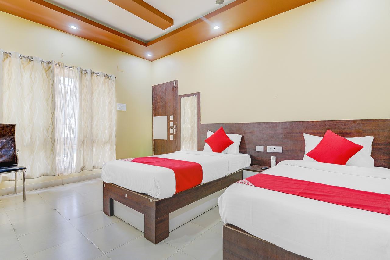 Oyo 13521 Sudhriti Hotel 西里古里 外观 照片